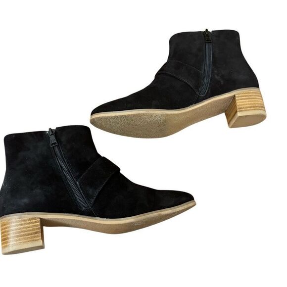 Jack Rogers Izzy Suede Buckle Low Heel Bootie Boots Black Size 6.5 - Picture 2 of 8